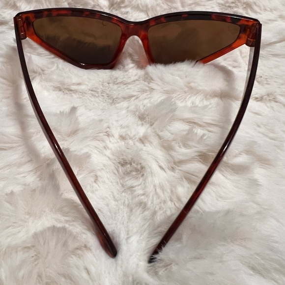 Tortoise Shell Sunglasses - Picture 4 of 5